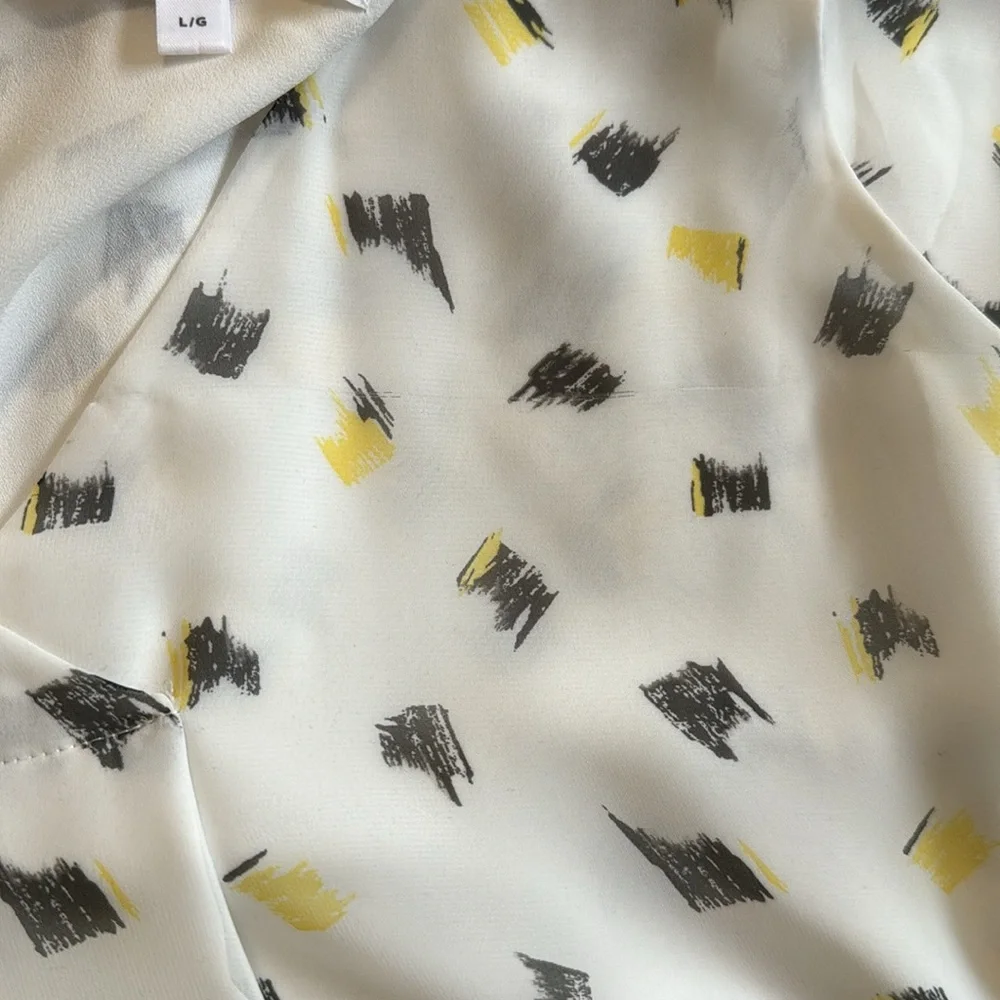 🛍️ Willow & Thread Sleeveless blouse v neck gray yellow pattern abstract L FLAW - Picture 5 of 5